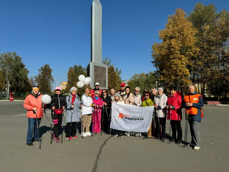 Сотрудники обособленного подразделения г. Йошкар-Ола провели для членов (пайщиков) тренировку по скандинавской ходьбе.